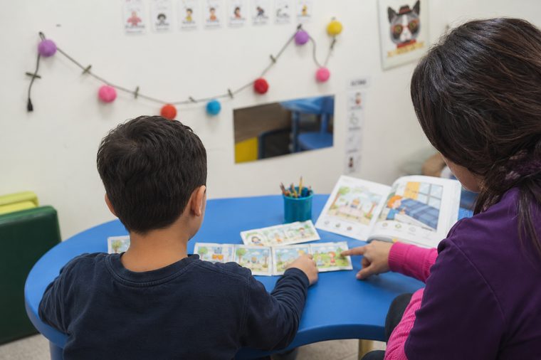 Sesión de lenguaje con material narrativo